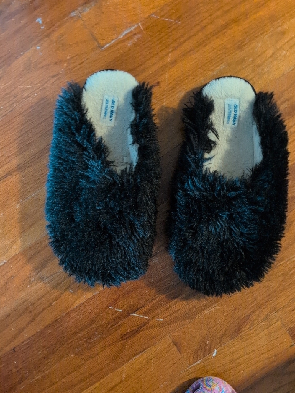 Old Navy Black Fuzzy Womens Slip-On Slippers